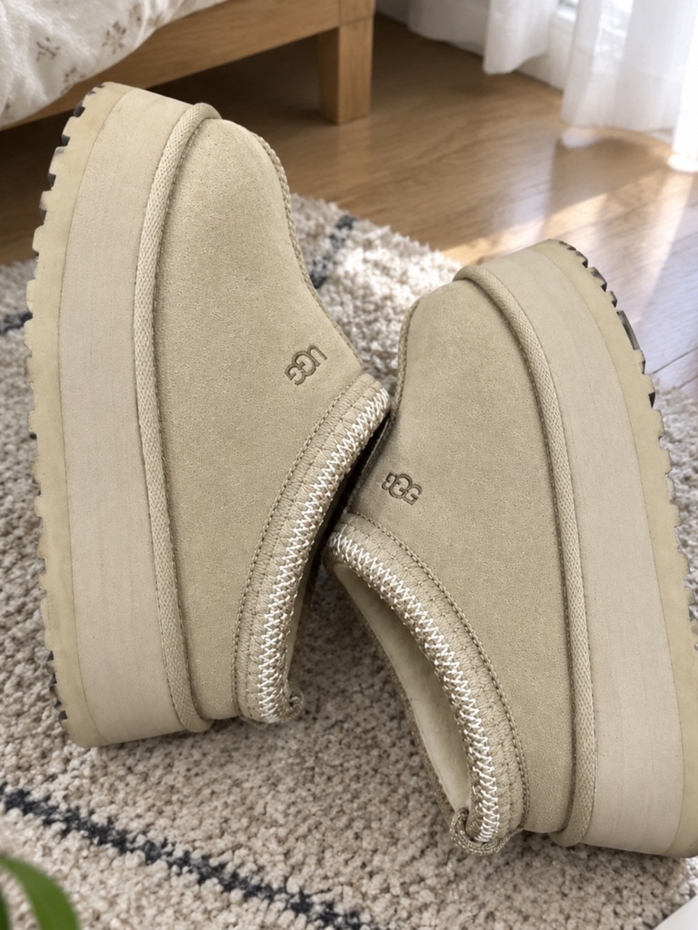 UGG Women's Platform Clog - Sandstone Suede